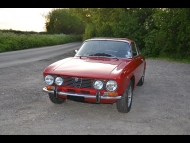 Alfa Romeo 2000 GTV photograph