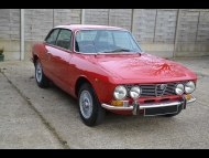 Alfa Romeo 2000 GTV photograph