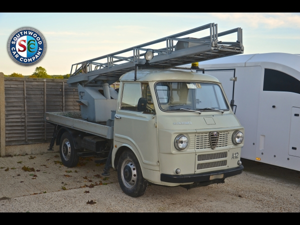 Main photograph for Alfa Romeo A12 'Autotutto' Hydraulic ladder truck