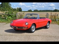 Alfa Romeo 1750 Veloce Spider photograph